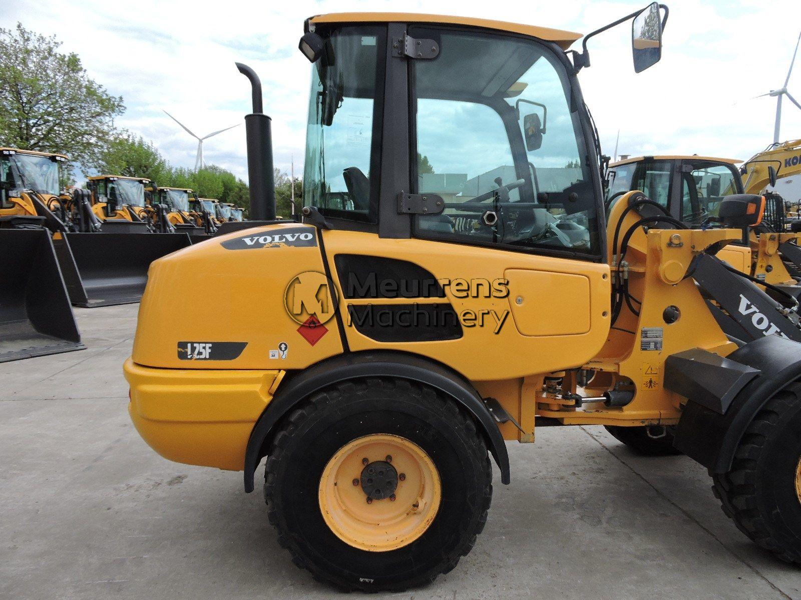 VOLVO L25F front loader