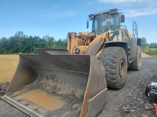 LIEBHERR L 586 front loader