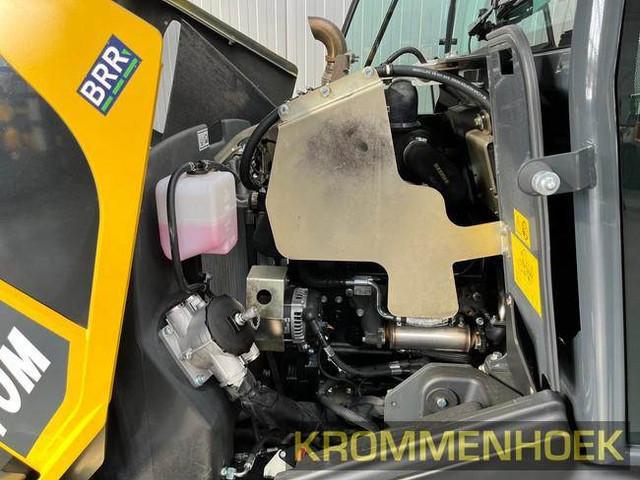 KOMATSU WA70M-8E0 front loader