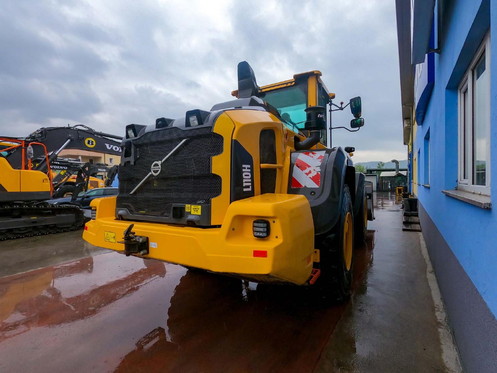 VOLVO L110H front loader