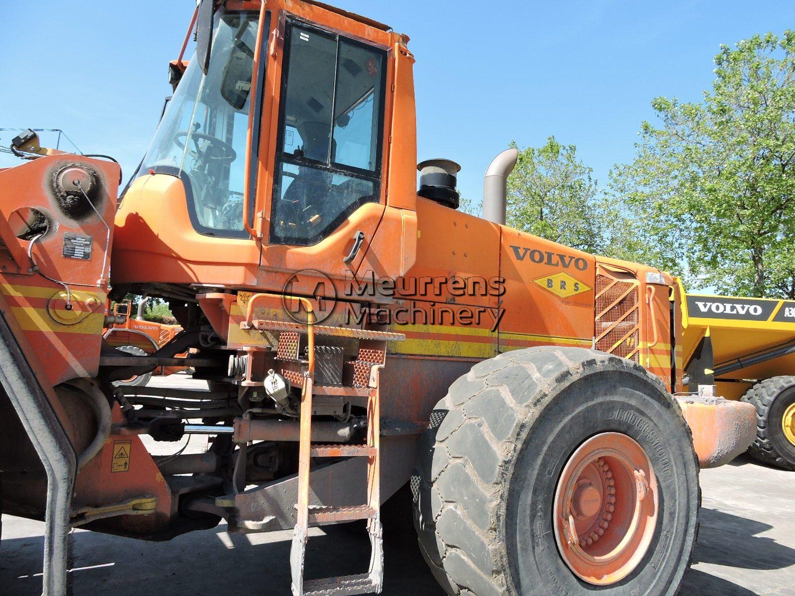 VOLVO L220F front loader