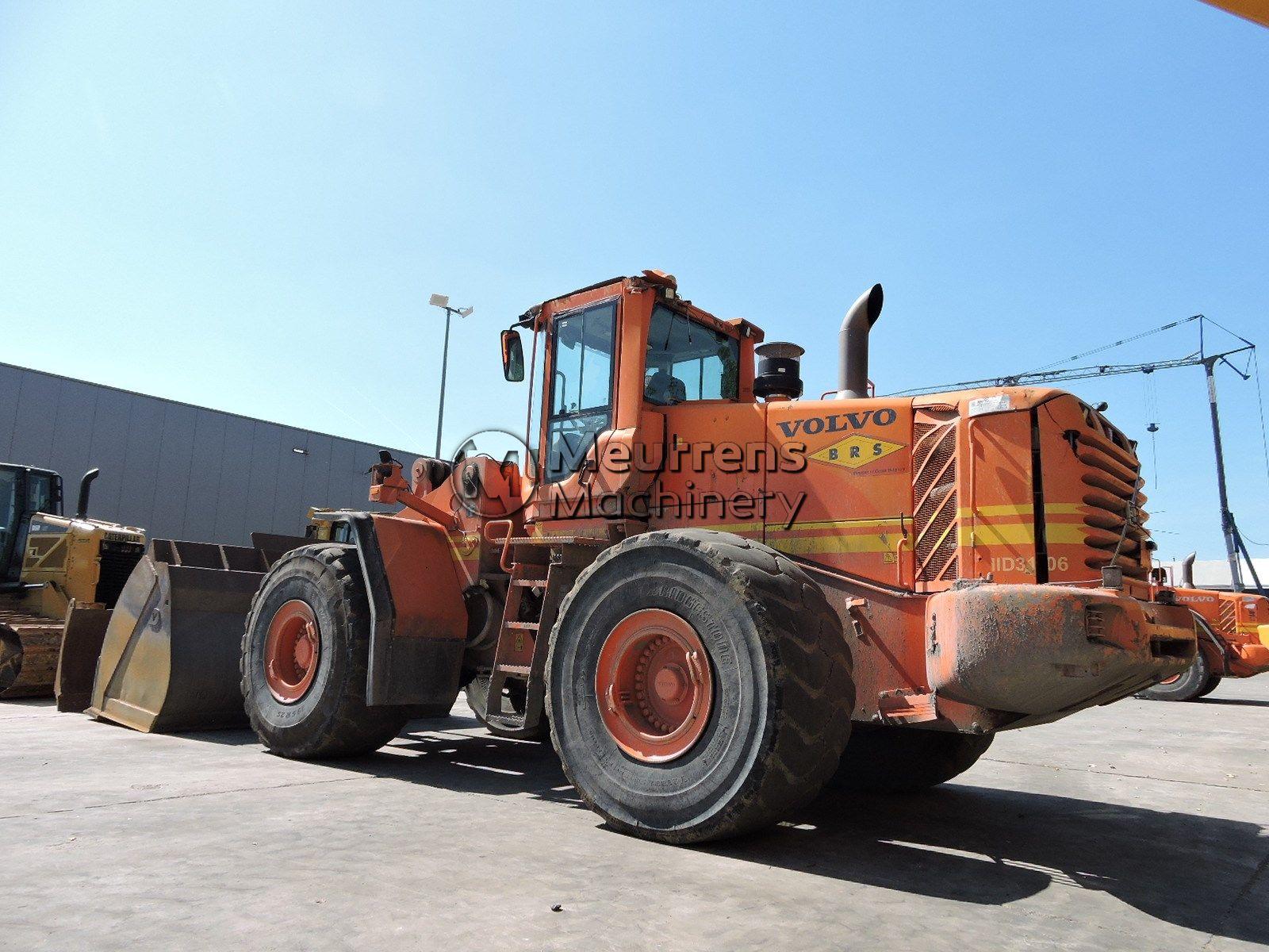 VOLVO L220F front loader