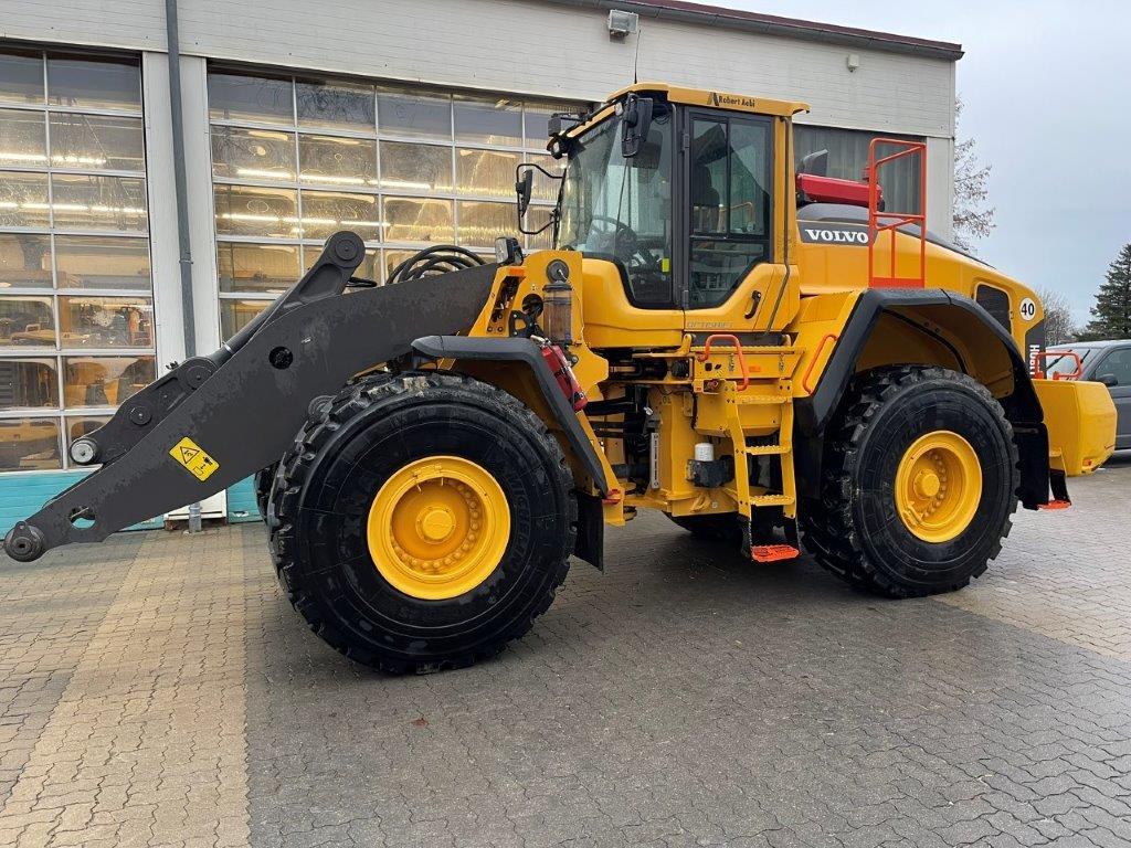 VOLVO L180H front loader