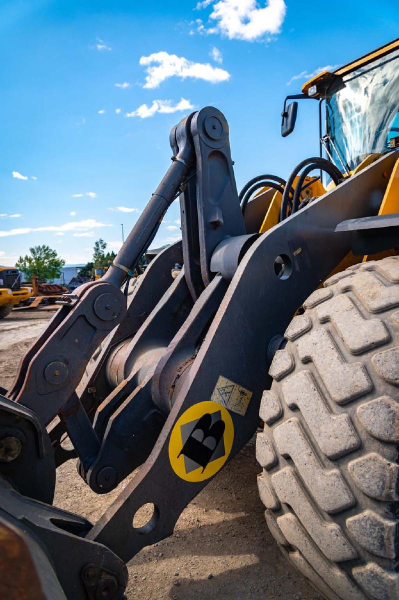 VOLVO L180H front loader