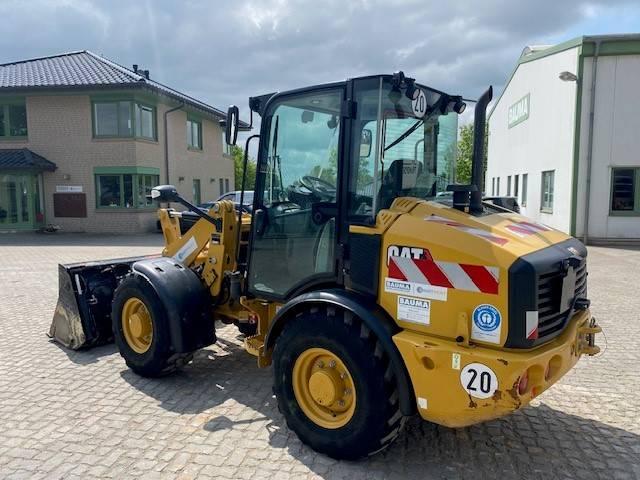 CATERPILLAR 906M front loader