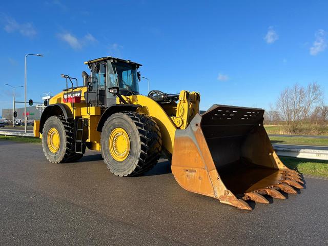 CATERPILLAR 982M front loader