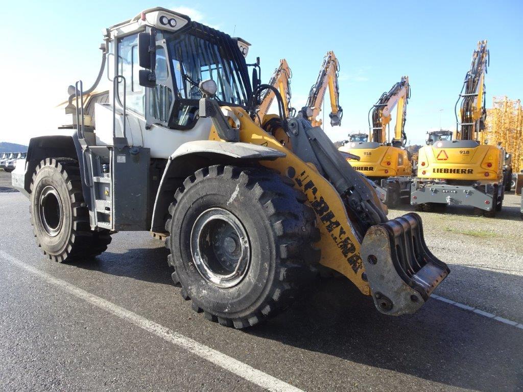 LIEBHERR L 550 XPower front loader