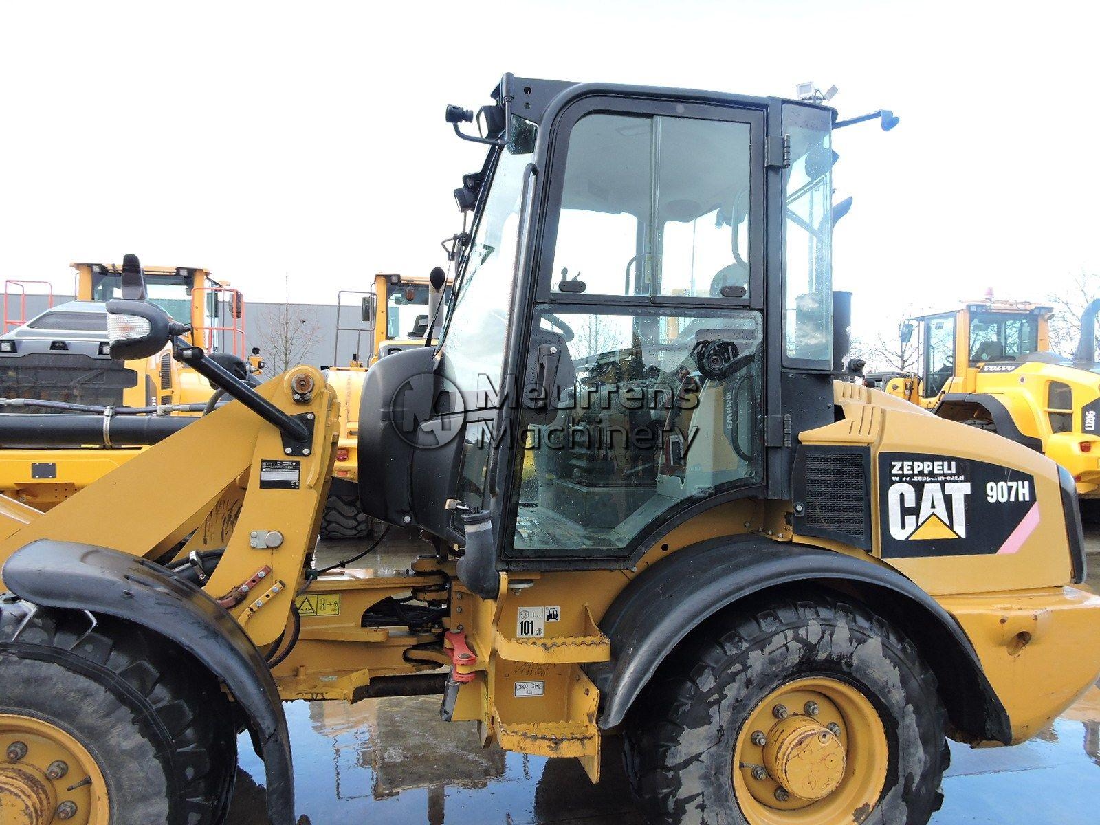 CATERPILLAR 907H front loader