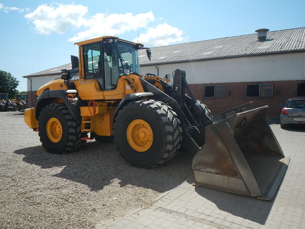 VOLVO L110H front loader