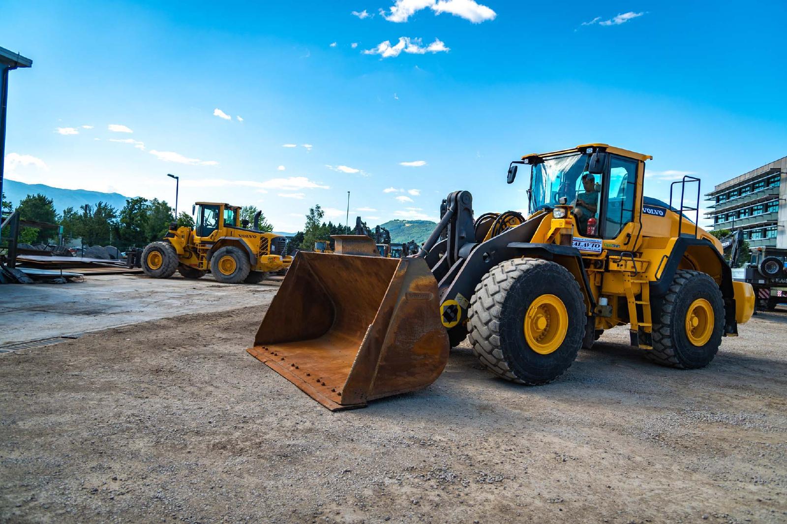 VOLVO L180H front loader