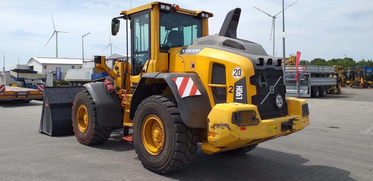 VOLVO L 90 front loader