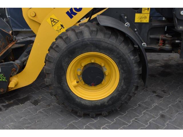 KOMATSU WA70M-8E0 front loader