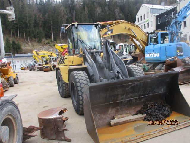 VOLVO L 40 front loader