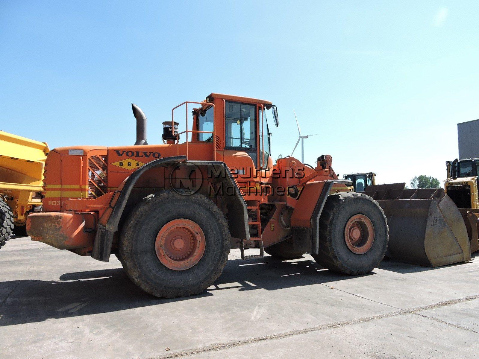 VOLVO L220F front loader