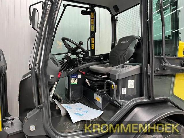 KOMATSU WA70M-8E0 front loader