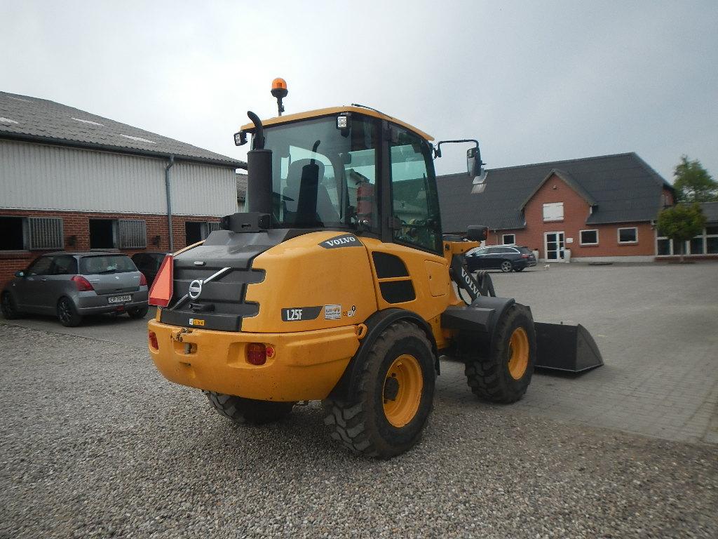 VOLVO L25F front loader