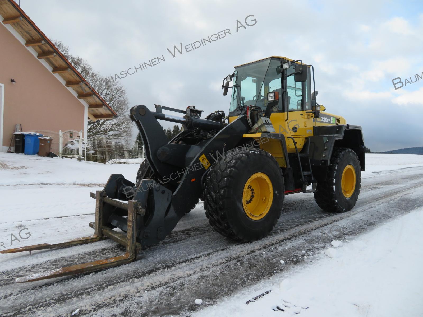 KOMATSU WA320PZ-6 front loader