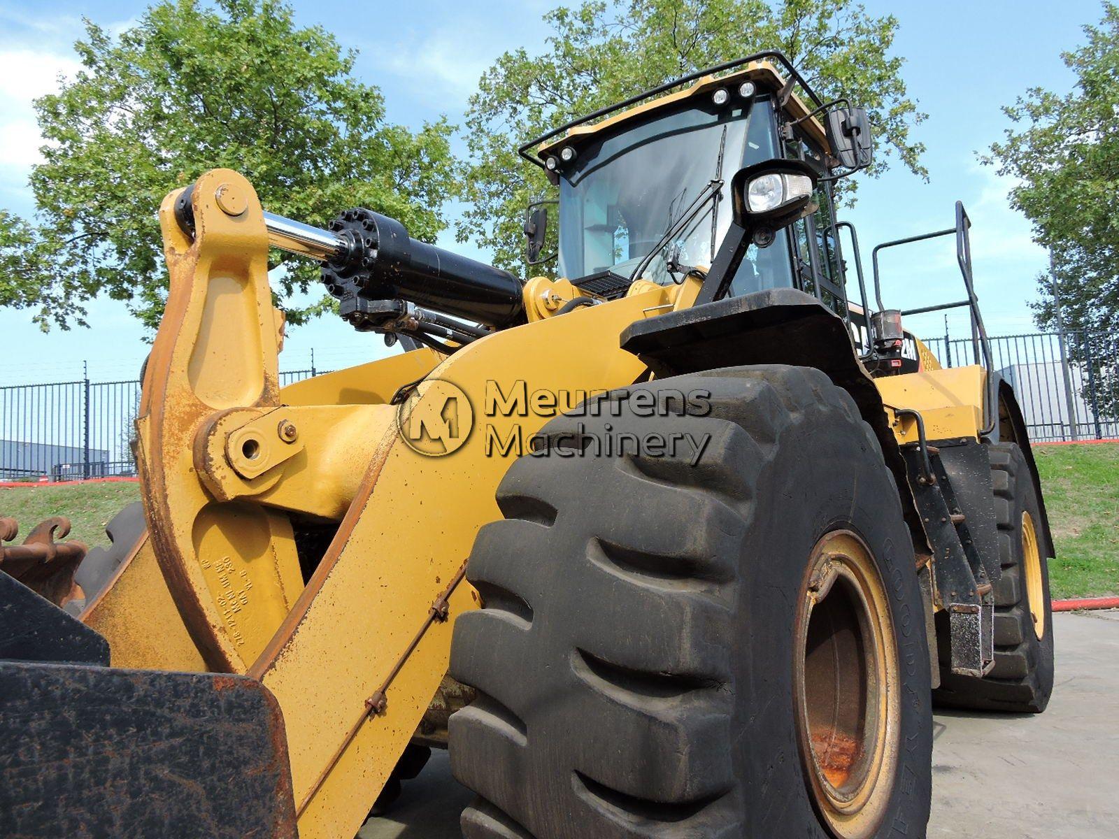 CATERPILLAR 972M front loader