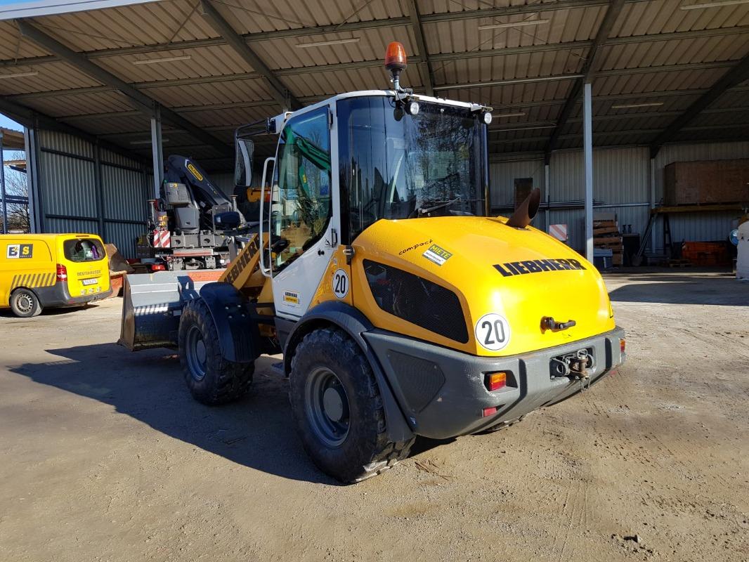 LIEBHERR L 508 Compact front loader