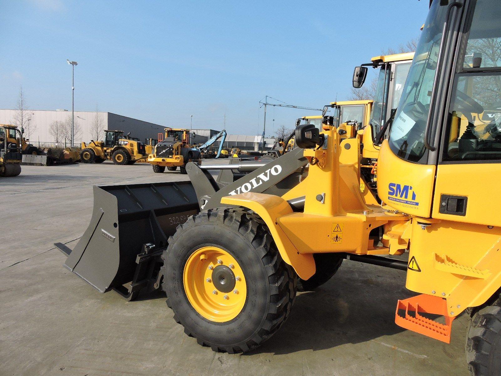 VOLVO L30G front loader