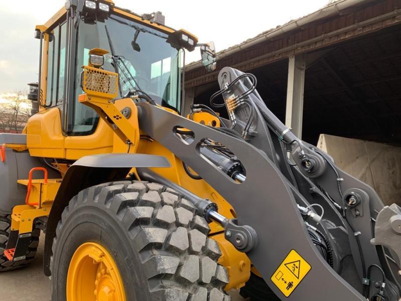 VOLVO L90H front loader