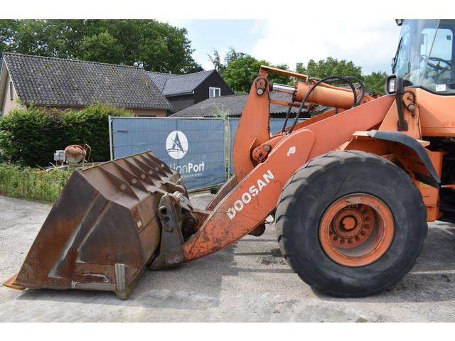 DOOSAN DL 300 front loader