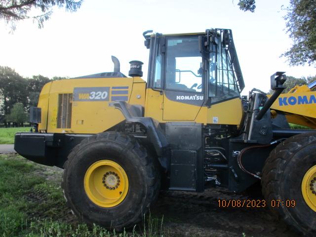 KOMATSU WA 320-3 front loader