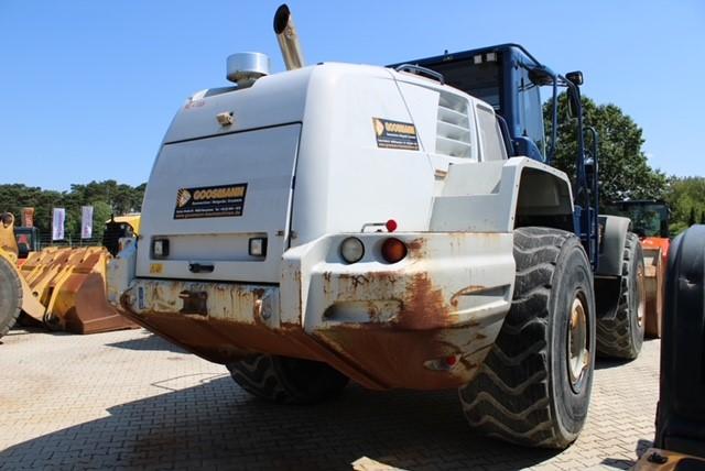 LIEBHERR L 586 front loader