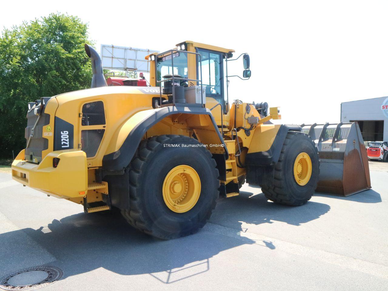 VOLVO L220G front loader