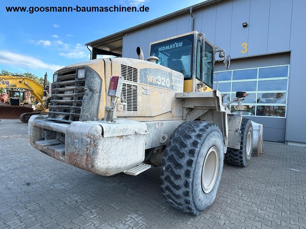 KOMATSU WA320-5 front loader