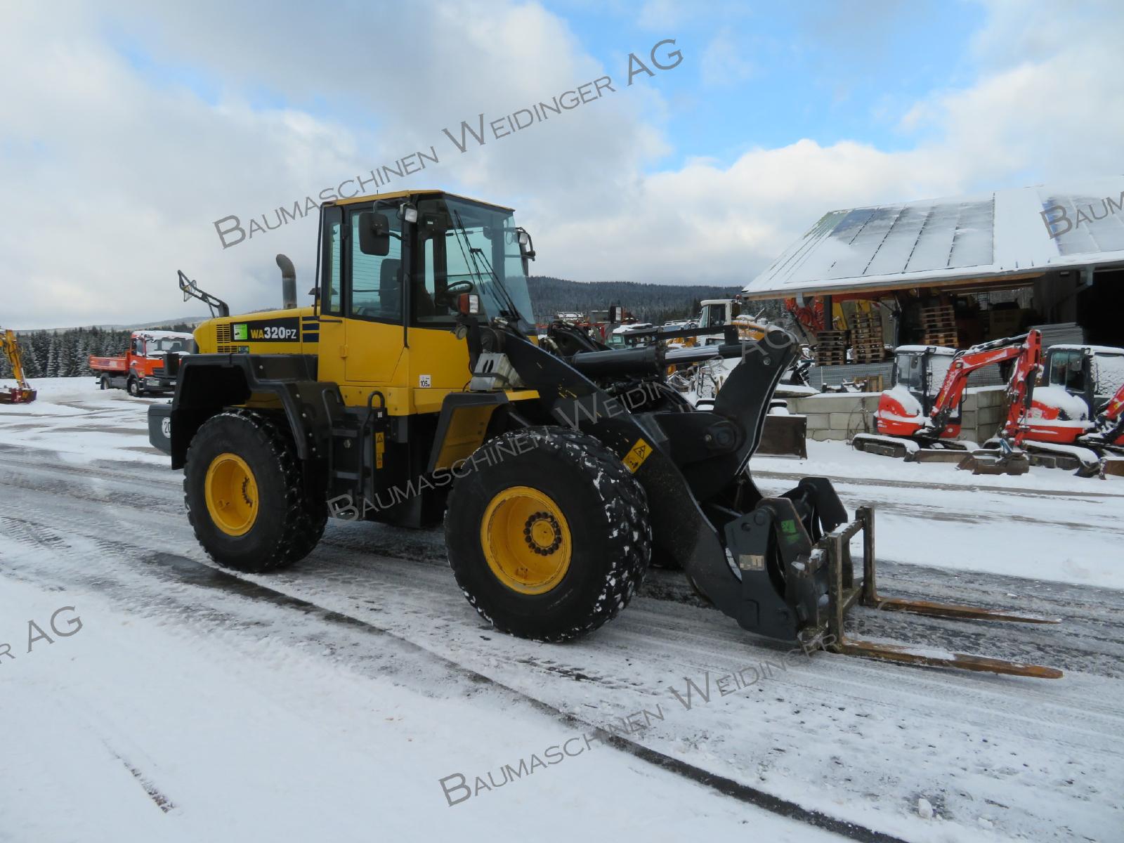 KOMATSU WA320PZ-6 front loader