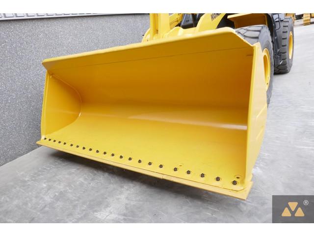 KOMATSU WA380-7 front loader