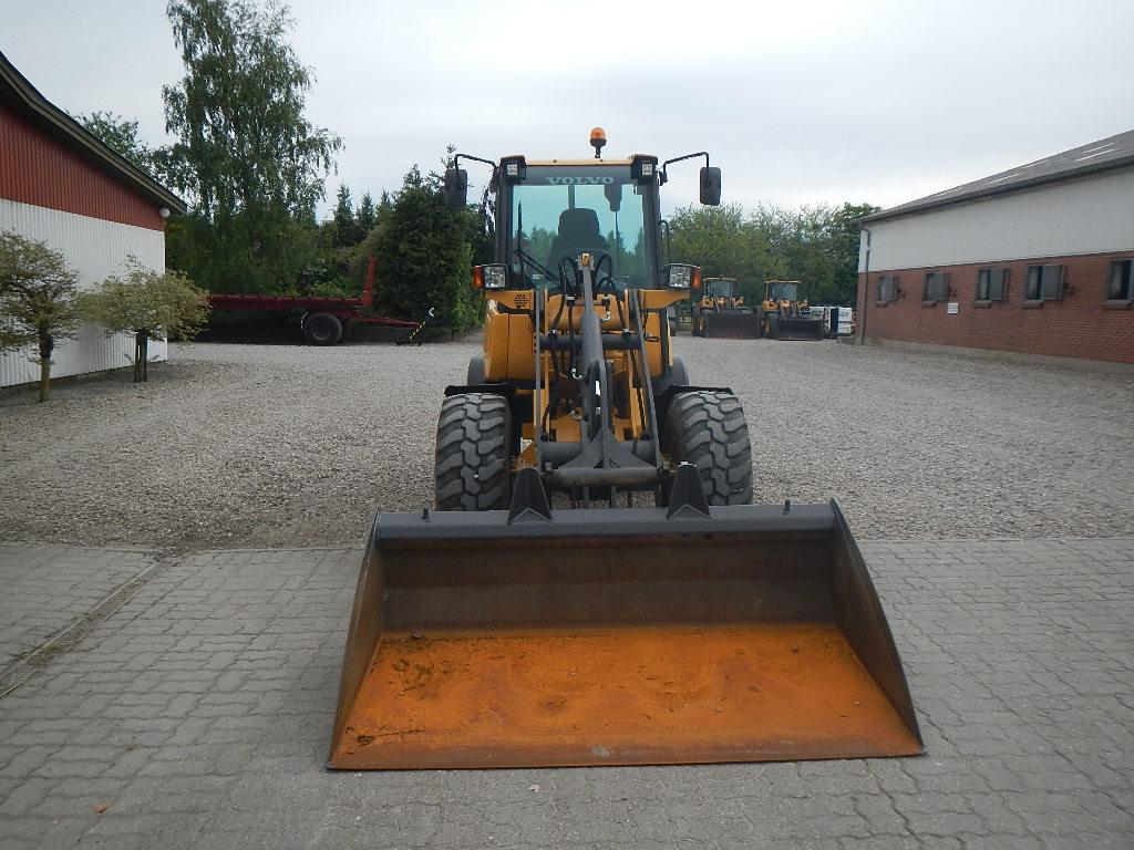 VOLVO L25F front loader