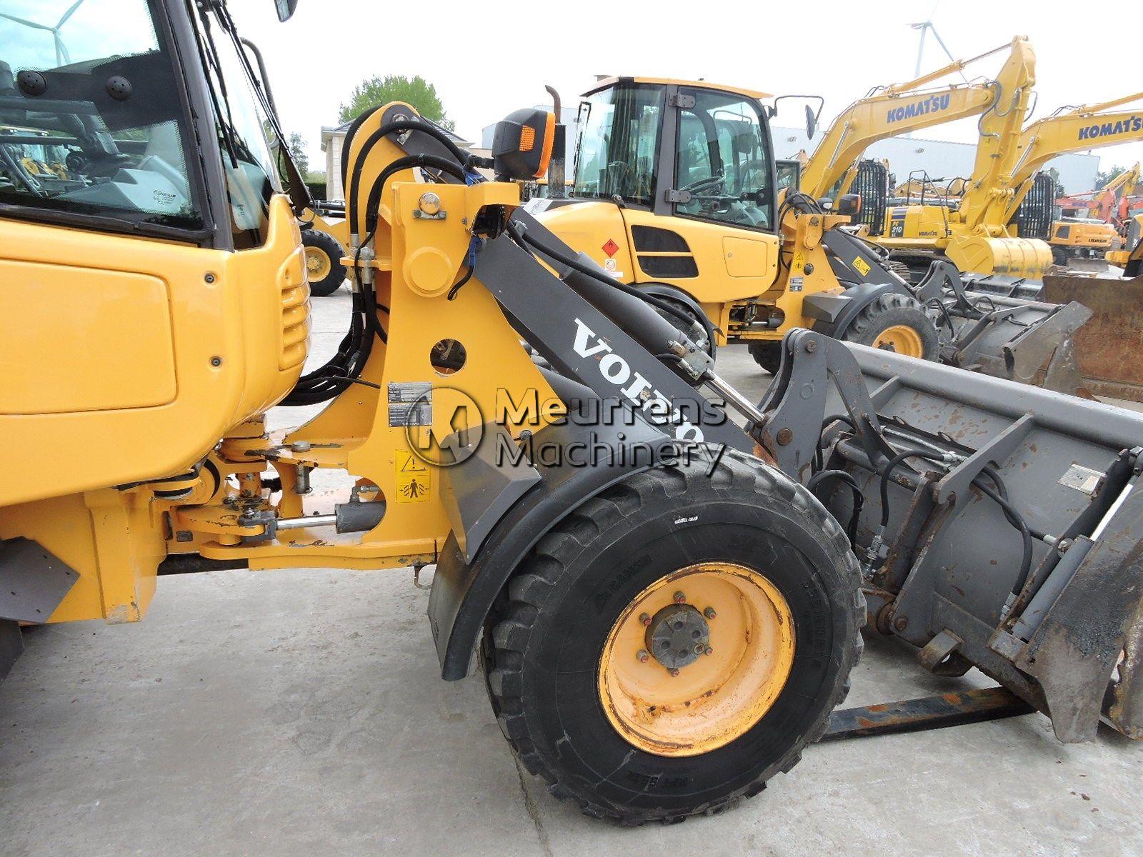 VOLVO L25F front loader