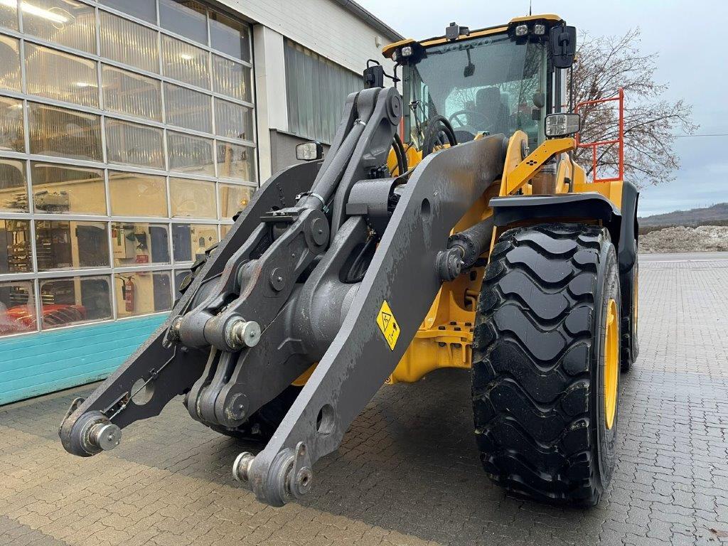 VOLVO L180H front loader