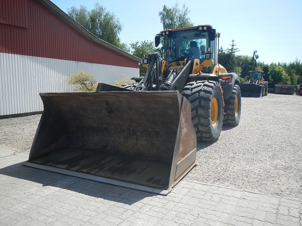 VOLVO L110H front loader