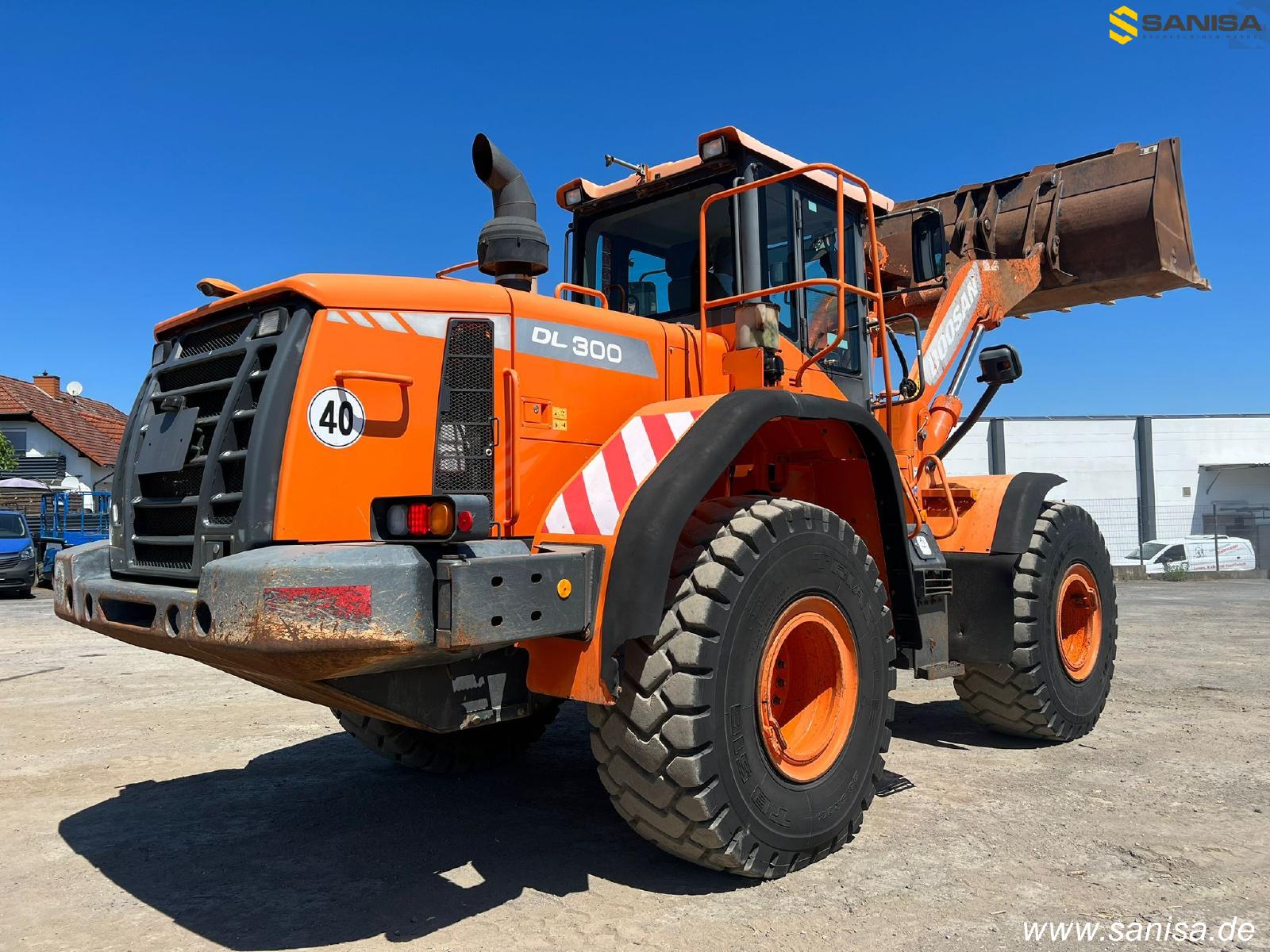 DOOSAN DL300-3 front loader