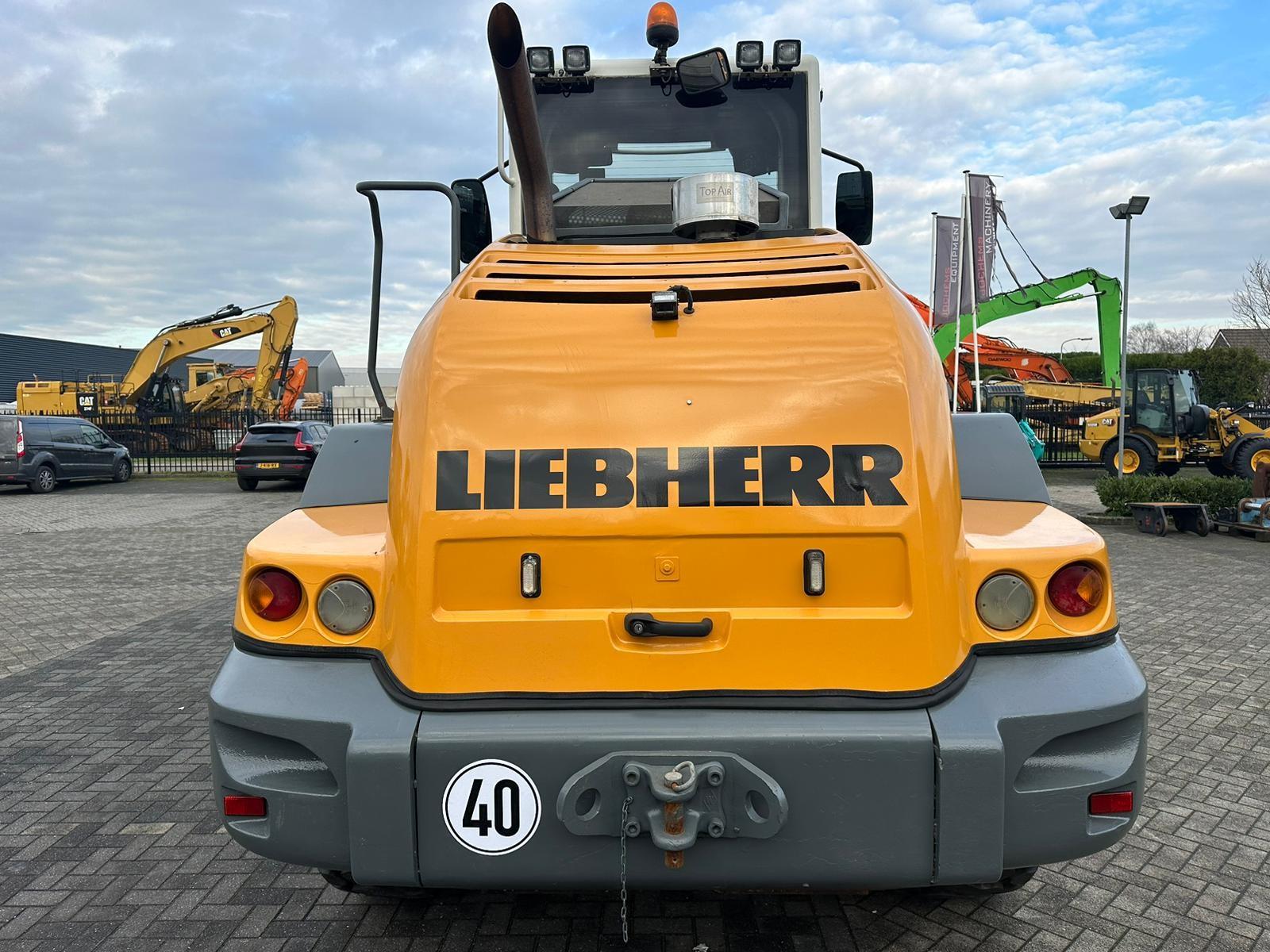 LIEBHERR L 538 front loader