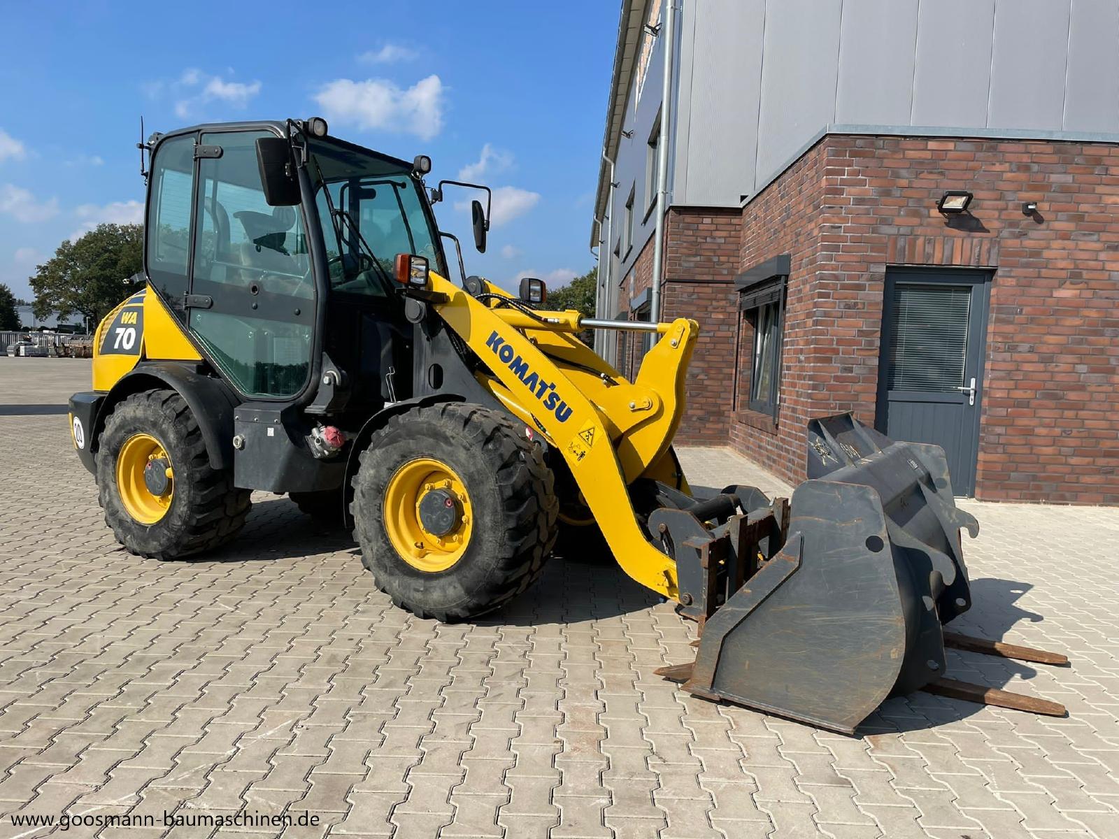 KOMATSU WA70-7 front loader