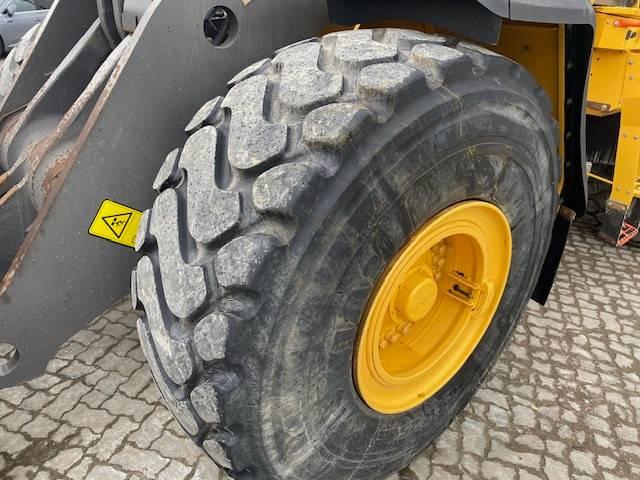 VOLVO L180H front loader