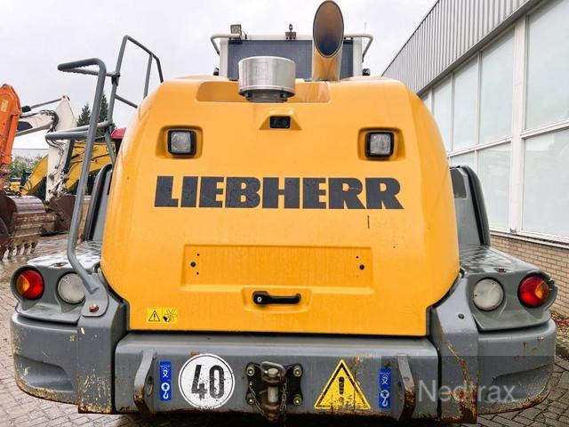 LIEBHERR L 550 front loader