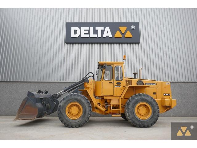 VOLVO L 90 front loader