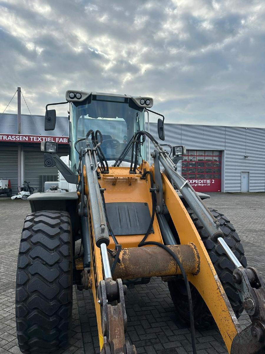 LIEBHERR L 538 front loader