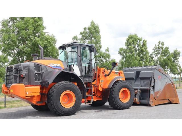 HITACHI ZW250-6 front loader