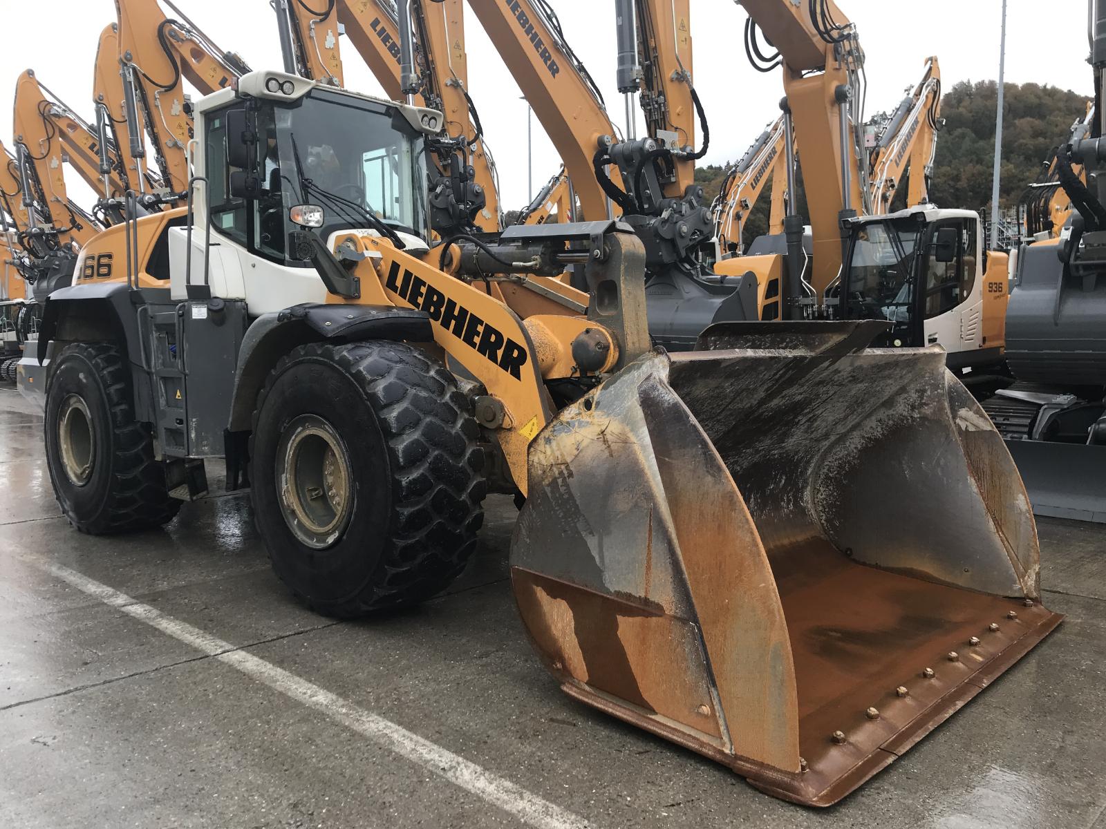 LIEBHERR L 566 XPower front loader