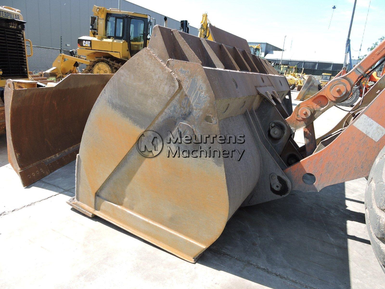 VOLVO L220F front loader