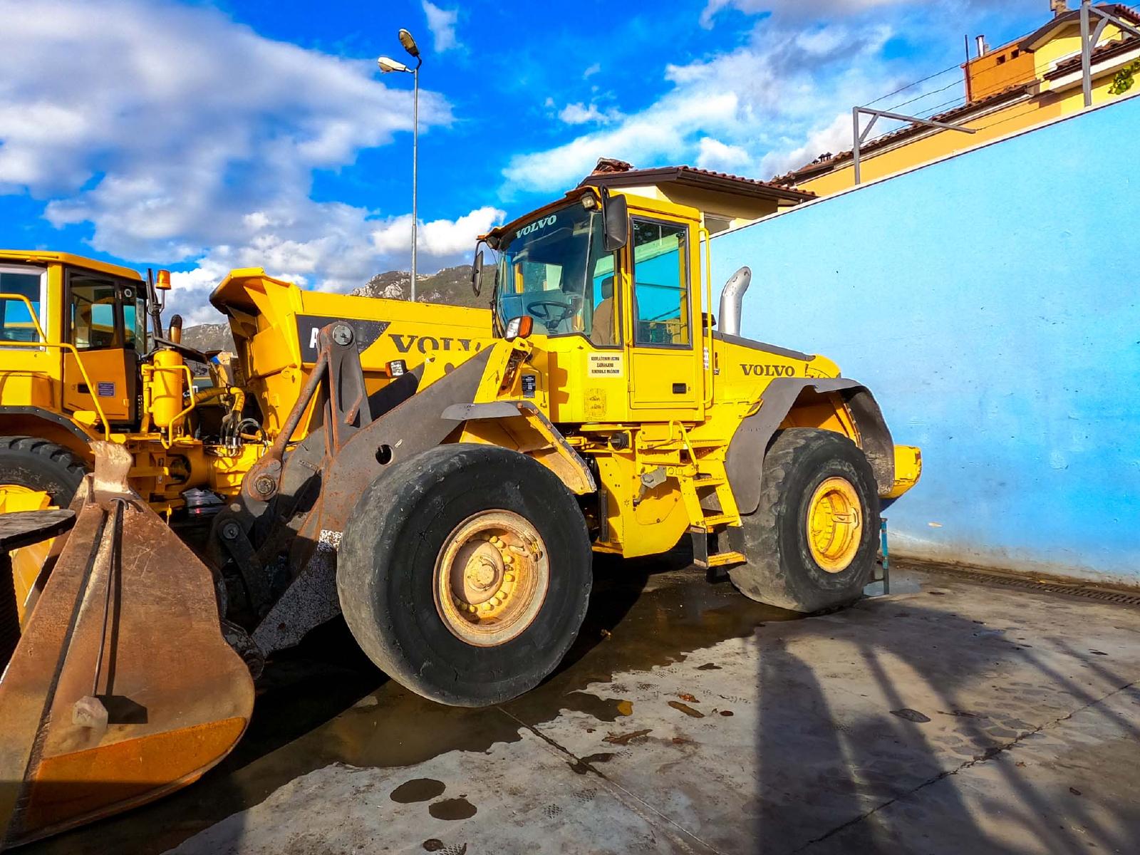 VOLVO L110E front loader