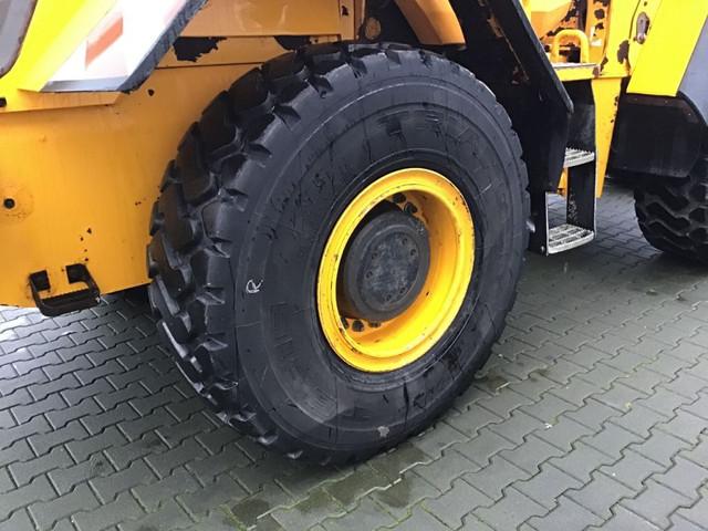 JCB 426 e HT front loader