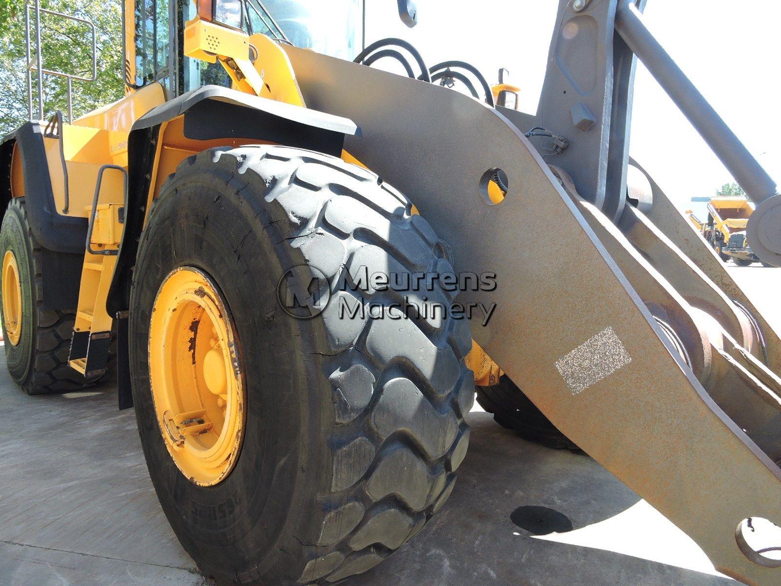 VOLVO L180G front loader