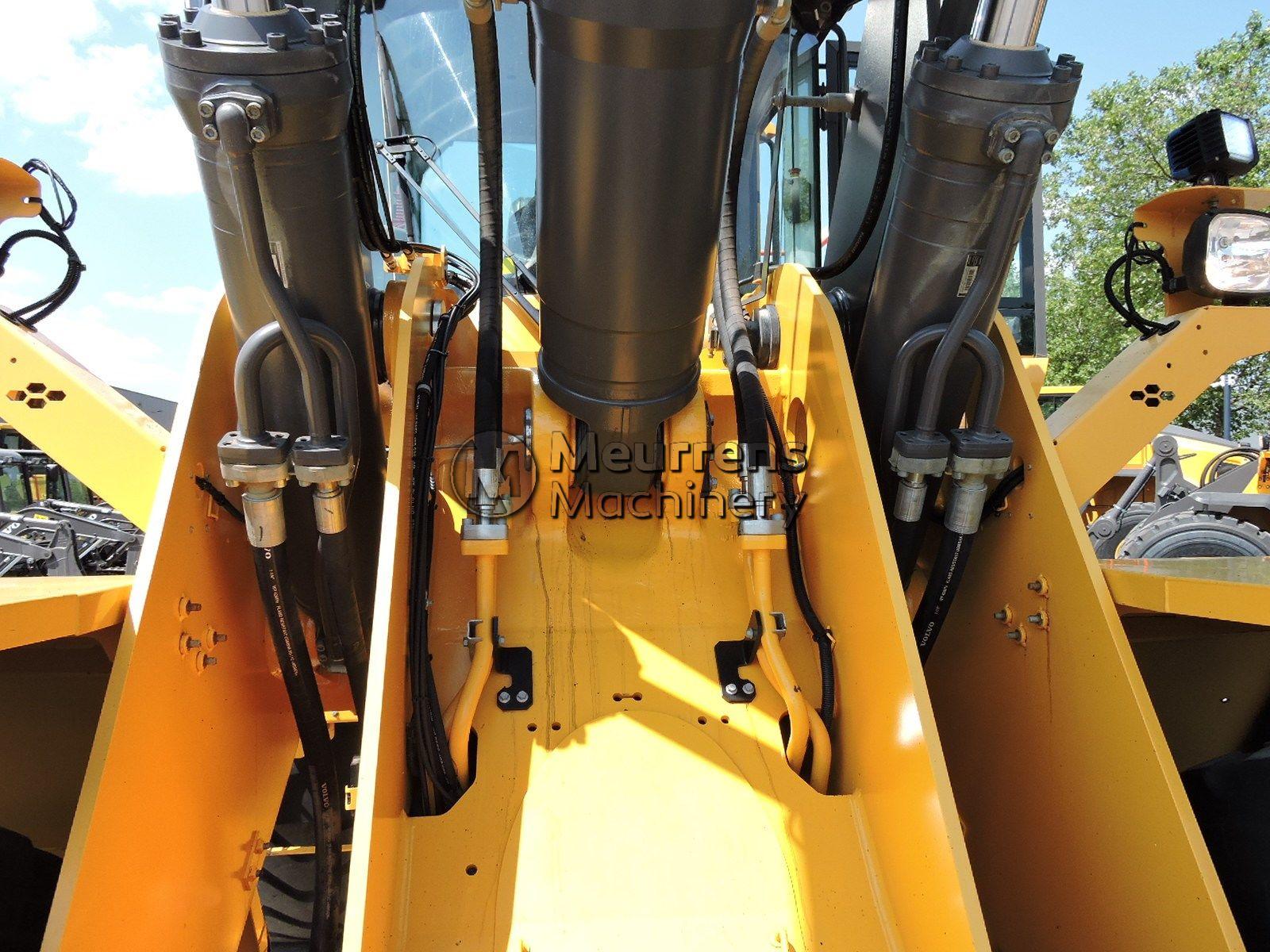 VOLVO L180H front loader